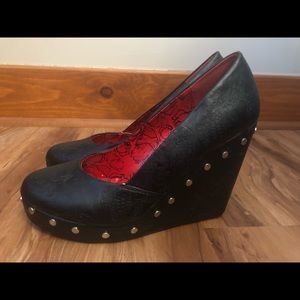 Iron Fist Embossed Skull Wedges
